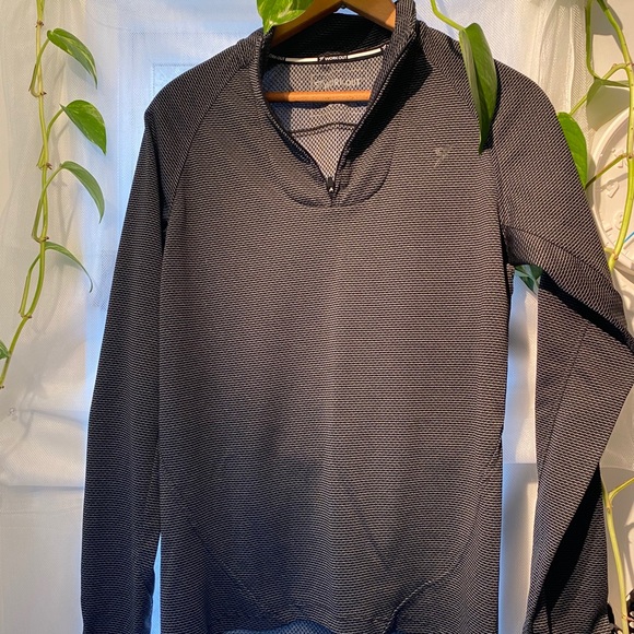 Reflecting work out long sleeve shirt - Picture 4 of 4